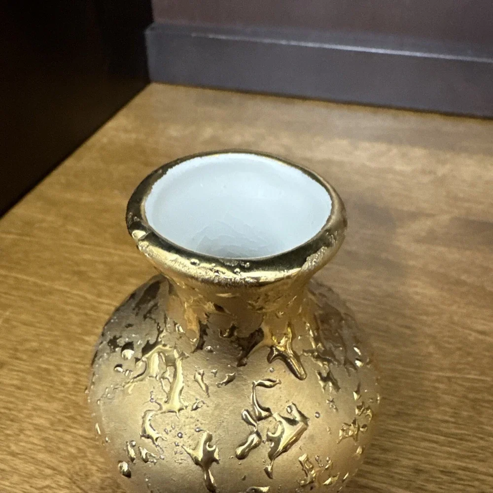 22 KT Weeping Bright Gold Bud Vase  4